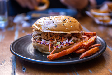 Pulled pork burger with vegetables and sweetpotato chips