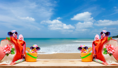Obraz premium Beach accessory,hat,sunglasses,shoes,umbrella on wooden Beautiful beach background concept summer holiday background and summer sale