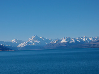 Fototapeta na wymiar blue lake in the mountains (New Zealand)