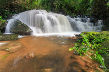 Obraz premium Waterfalls during the rainy season, Thailand.