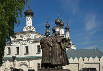 Obraz premium Peter and Febronia front of Annunciation monastery in Murom. Russia
