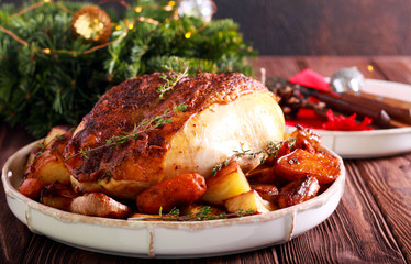 Thyme rooster crown with potatoes and carrots