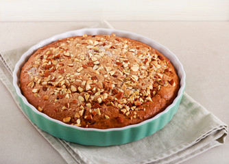 Cake with nutty topping