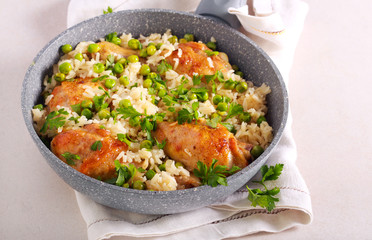Chicken drumsticks with rice and peas