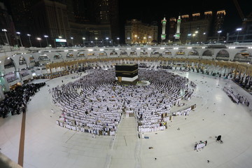 Kabe'de akşam namazı