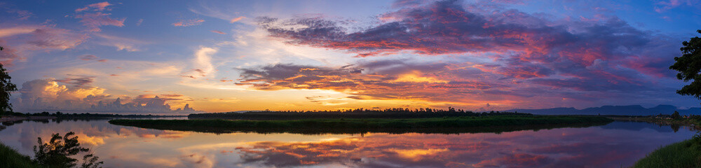 Fototapeta na wymiar Scenic View Of Dramatic Sky During Sunset
