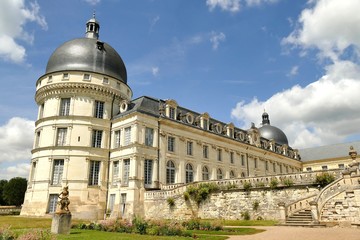 Fototapeta na wymiar Façade arrière de l’aile de style classique du château de Valençay, Indre, France