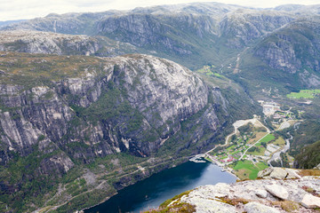 Fototapeta na wymiar view of the norwegian fjord