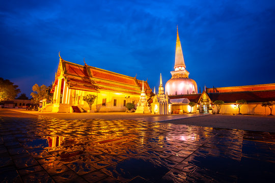 Wat Phra Mahathat Woramahawihan with cloudy sky at Nakhon Si Thammarat in Thailand.