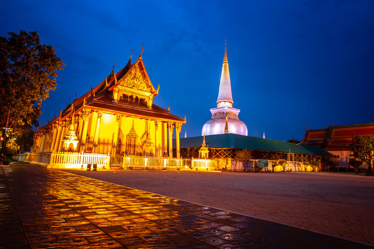 Wat Phra Mahathat Woramahawihan with cloudy sky at Nakhon Si Thammarat in Thailand.