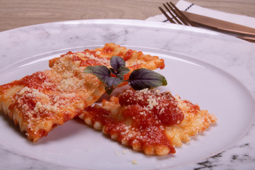  ravioli chain with red sauce