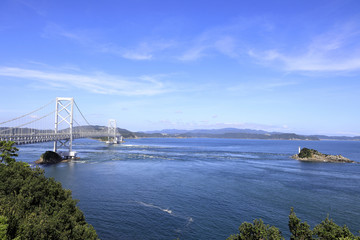 大鳴門橋と鳴門の渦潮 (徳島)