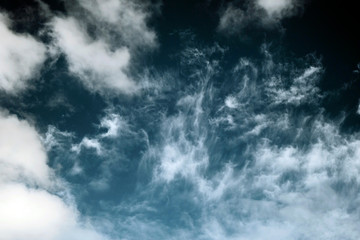 Obraz premium White fluffy clouds on a dark background