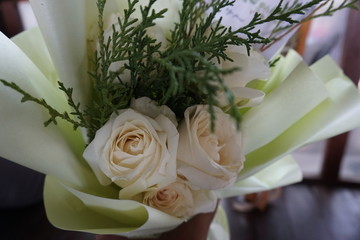 White rose bouquets for weddings
