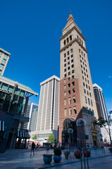 Obraz premium DENVER, CO - JULY 3, 2019: Buildings along 16th street mall on a beautiful summer day. Denver is the main city of Colorado