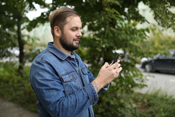 man prints a message on his smartphone