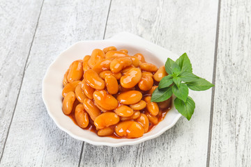 White beans with tomato sauce
