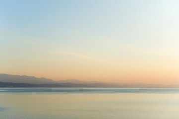 Naklejka premium Mountains in the fog, sea and horizon at dawn.