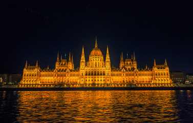 Obraz premium Hungarian Parliament Building and Danube River in Budapest. Night cityscape