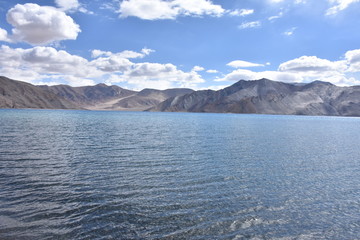 Obraz premium Beautiful Lake in Mountains