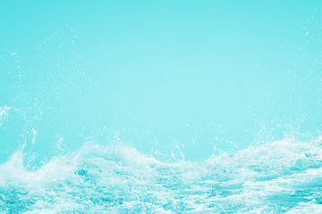 wasserwelle abstrakt türkis isoliert, wasser konzept für wellness, spa, bad, kosmetik