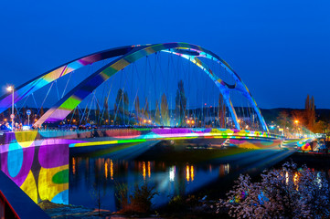 Osthafenbrücke in Frankfurt am Main im Licht