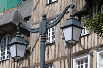 Fototapeta na wymiar lampadaires anciens