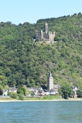 Mittelrheintal nahe St. Goar, mit Burg Maus
