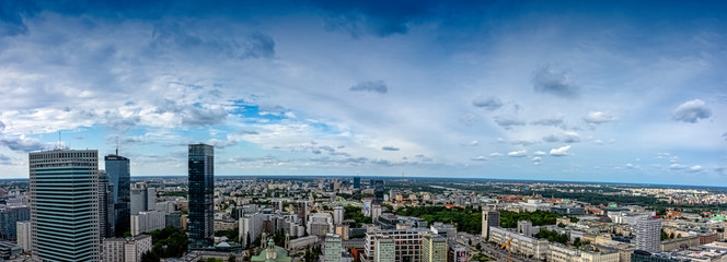 Obraz premium Panoramiczny widok na Warszawę, Mazowsze, Polska, 14 sierpnia 2019 roku