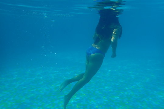 EN LA PISCINA