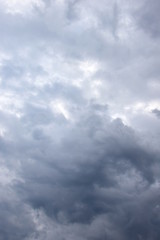 Dunkle bedrohliche Gewitterwolken - Wetterumbruch am Berg