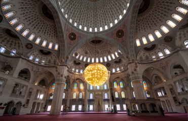 Fototapeta na wymiar wide angle from inside the mosque