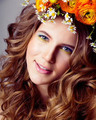 Fototapeta premium Beauty young woman with flowers and make up close up, real spring beauty
