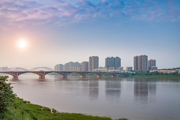Fototapeta premium Trzy mosty rzeki Min, miasto Leshan, prowincja Syczuan, Chiny