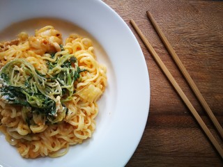 spaghetti with tomato sauce