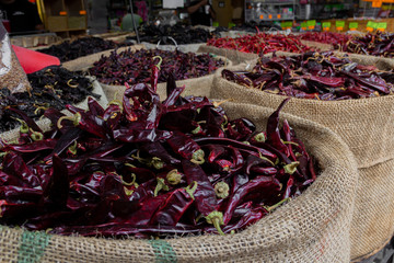 Chiles secos en mercado de la Ciudad de México © Adalberto