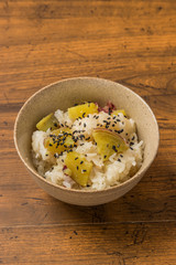 おいものおこわ　Steamed sticky rice set with sweet potato 