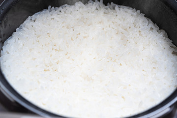 炊飯器の中ご飯