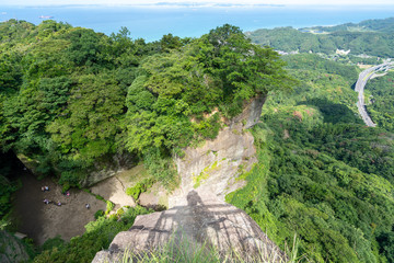 Fototapeta na wymiar 鋸山の地獄のぞきと東京湾の風景