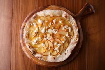 apple pizza with cottage cheese
