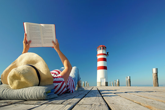 Buch lesen im Urlaub