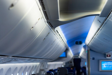 飛行機　満員　座席　エコノミークラス　ビジネスクラス　通路　非常口　墜落　事故　ボーイング　エアバス