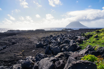 南原千畳敷から見る八丈小島