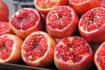 Pomegranate fruits is displayed for sale in the market.. Peeled to make it easier for customers to choose.