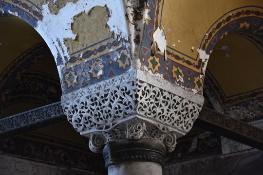 Multi-Arch Support Column with Arabesque Capital Ornamentation, Istanbul, Turkey