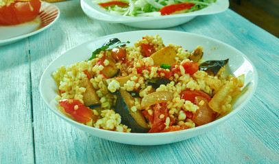 Bulgur salad with roast tomato