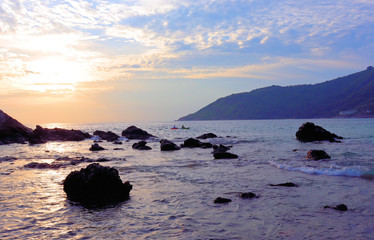 Naklejka premium sunset on coast of sea