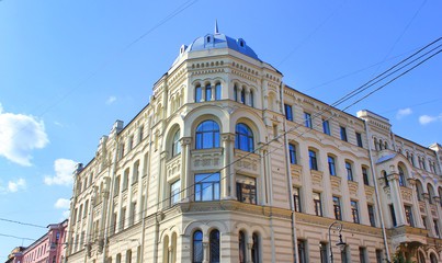 Fototapeta premium Facade corner of classic historic house architecture in Saint Petersburg city, Russia 