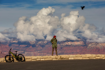 Obraz premium A hiker in the Grand Canyon National Park, South Rim, Arizona, USA.