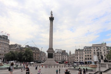 Fototapeta na wymiar Colonne Nelson à Trafalgar Square, construite en 1843 en l'honneur de l'Amiral Horatio Nelson, Londres, Royaume Uni